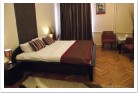Bedroom living room sarokka
